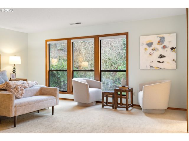 1339 STONEHAVEN Dr, West Linn, OR 97068