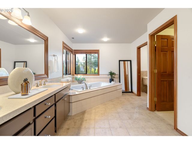 1339 STONEHAVEN Dr, West Linn, OR 97068