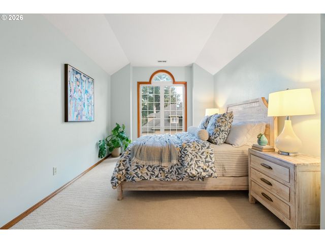 1339 STONEHAVEN Dr, West Linn, OR 97068