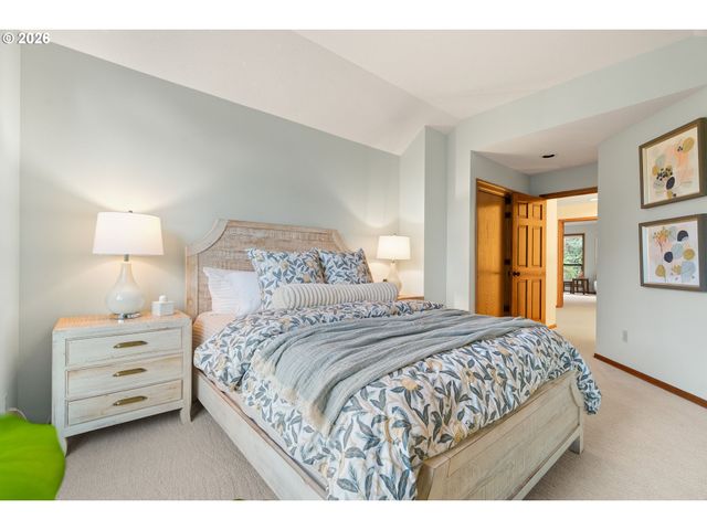 1339 STONEHAVEN Dr, West Linn, OR 97068