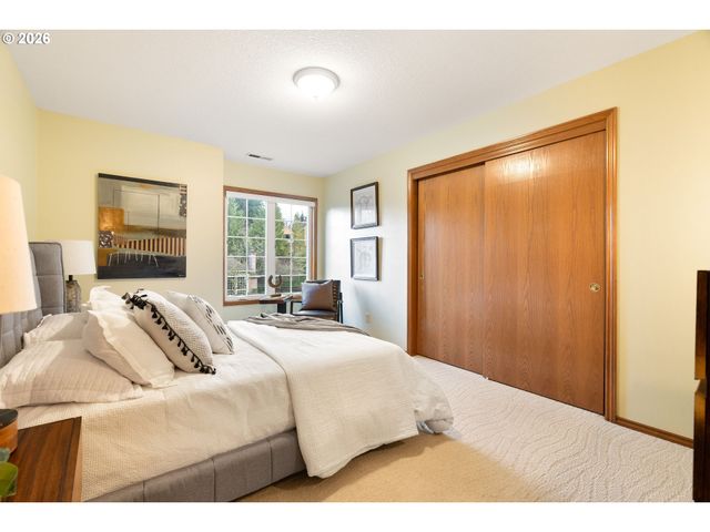 1339 STONEHAVEN Dr, West Linn, OR 97068