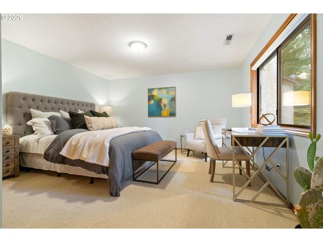 1339 STONEHAVEN Dr, West Linn, OR 97068