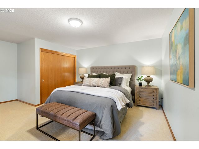 1339 STONEHAVEN Dr, West Linn, OR 97068