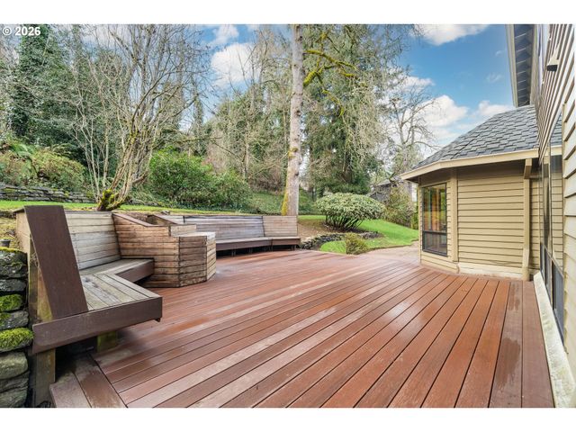 1339 STONEHAVEN Dr, West Linn, OR 97068