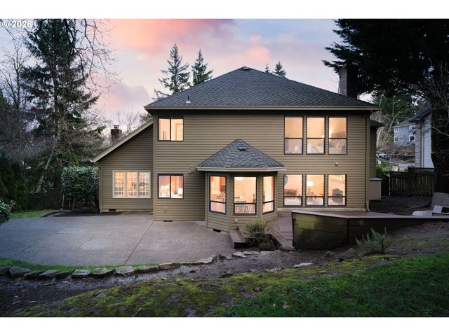 1339 STONEHAVEN Dr, West Linn, OR 97068