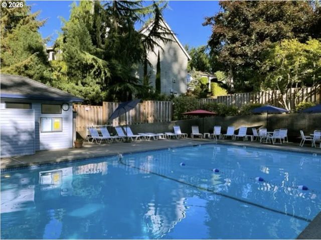 1339 STONEHAVEN Dr, West Linn, OR 97068