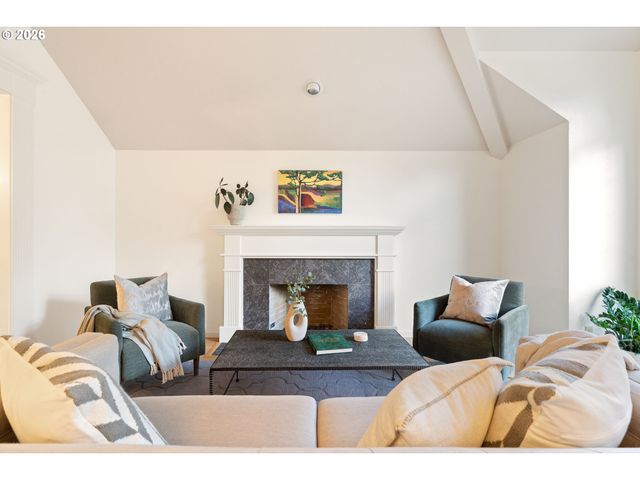 1339 STONEHAVEN Dr, West Linn, OR 97068