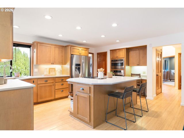 1339 STONEHAVEN Dr, West Linn, OR 97068