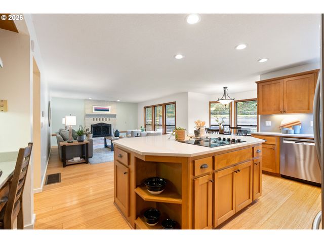 1339 STONEHAVEN Dr, West Linn, OR 97068