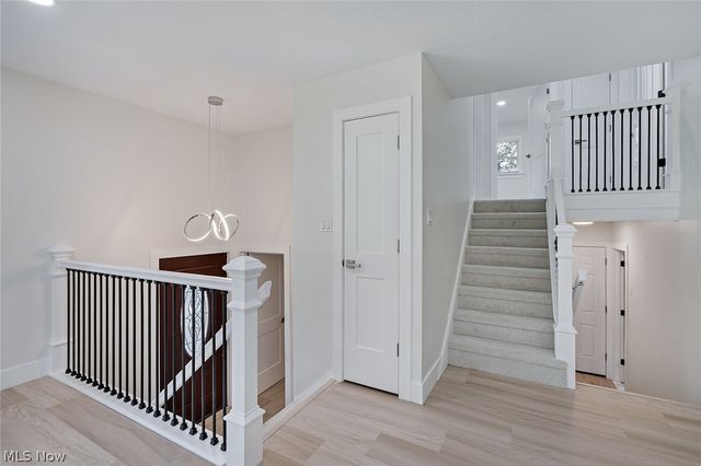 6967 Tamarack Drive, Hubbard, OH 44425