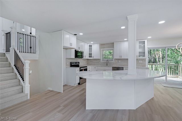 6967 Tamarack Drive, Hubbard, OH 44425