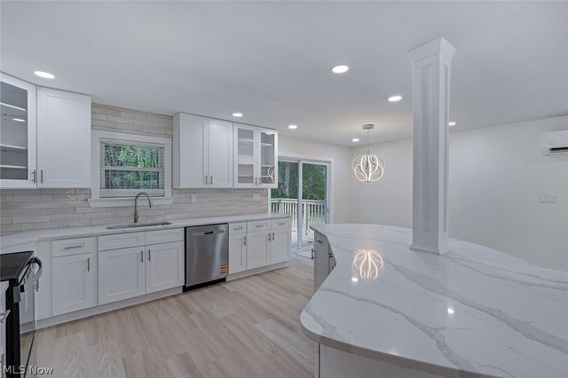6967 Tamarack Drive, Hubbard, OH 44425
