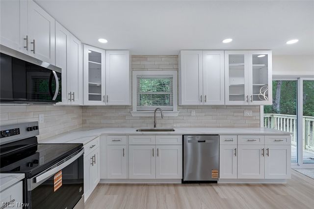 6967 Tamarack Drive, Hubbard, OH 44425