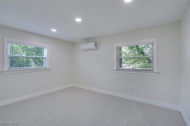 6967 Tamarack Drive, Hubbard, OH 44425