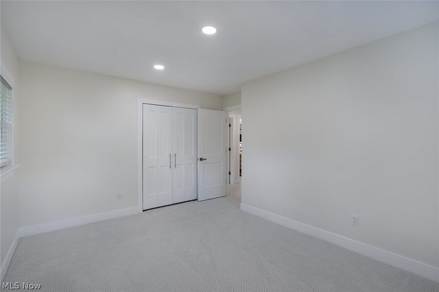 6967 Tamarack Drive, Hubbard, OH 44425