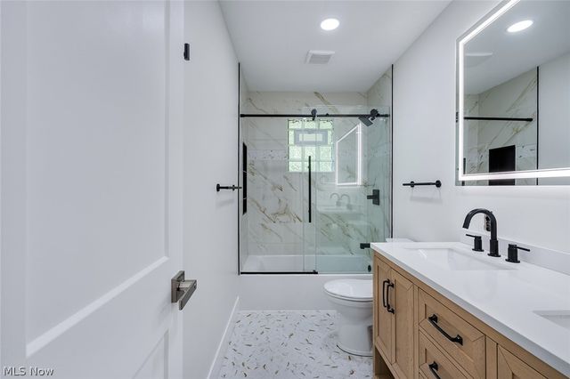 6967 Tamarack Drive, Hubbard, OH 44425