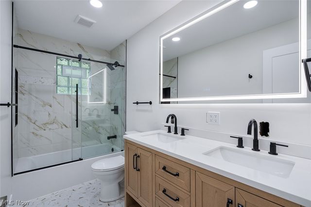 6967 Tamarack Drive, Hubbard, OH 44425