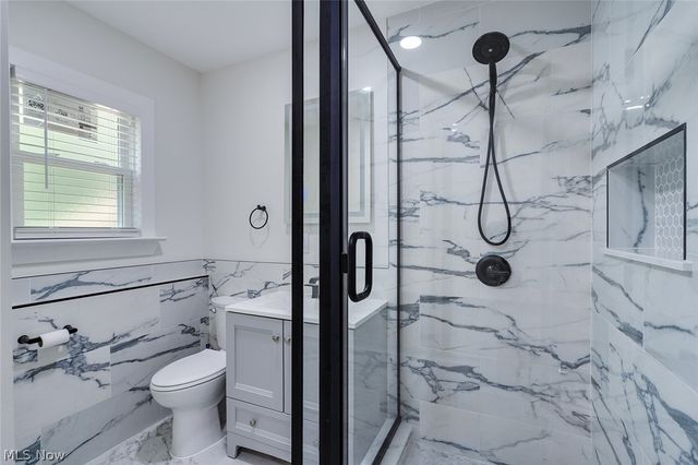 6967 Tamarack Drive, Hubbard, OH 44425