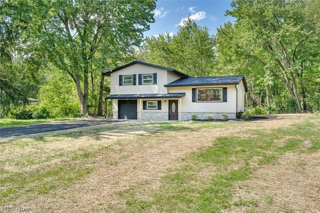 6967 Tamarack Drive, Hubbard, OH 44425