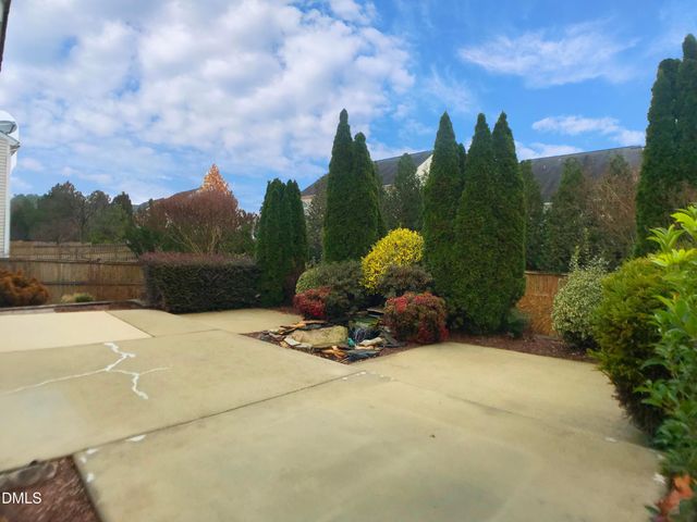 516 Arbor Crest Road, Holly Springs, NC 27540