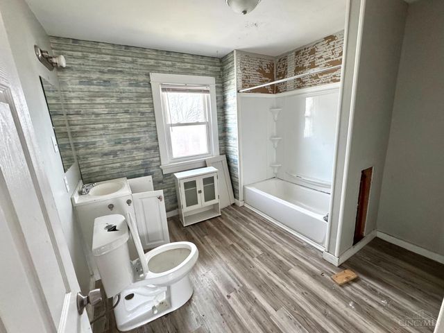 200 E Siebenthaler Avenue, Dayton, OH 45405