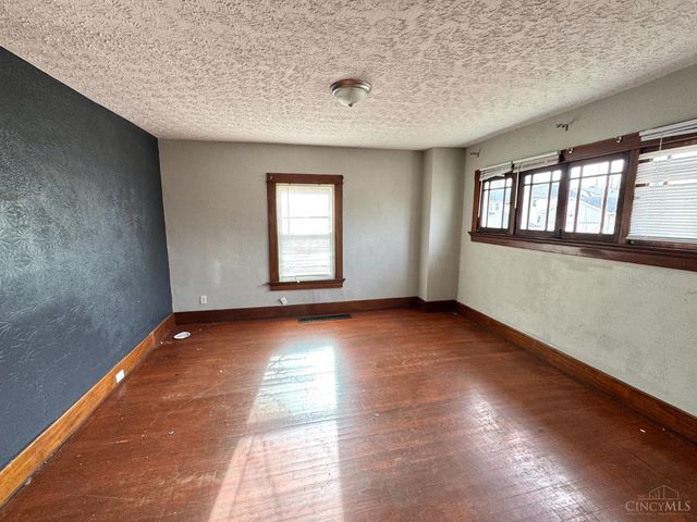 200 E Siebenthaler Avenue, Dayton, OH 45405