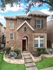 225 Buckingham Avenue, Euless, TX 76040
