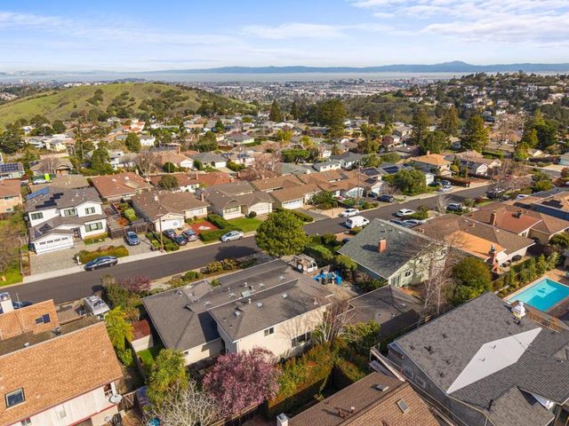 2725 Belmont Canyon, Belmont, CA 94002