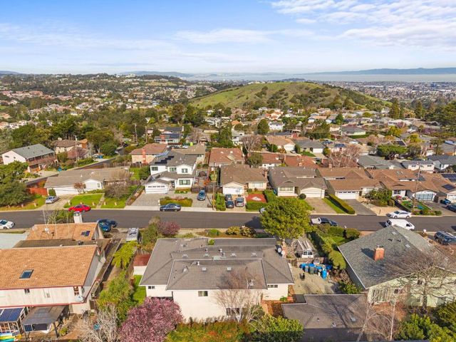 2725 Belmont Canyon, Belmont, CA 94002