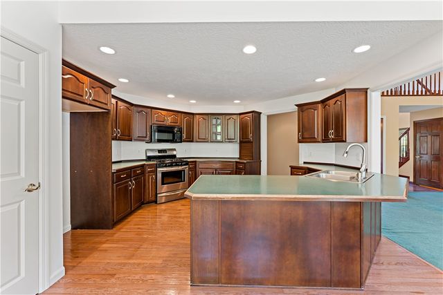 358 W Jefferson Rd, Jefferson Twp, PA 16002