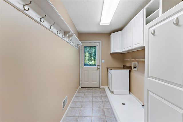 358 W Jefferson Rd, Jefferson Twp, PA 16002