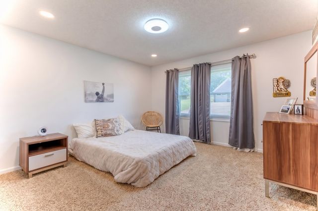 10202 Brookcrest Drive, Evansville, IN 47711