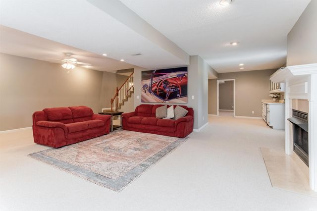 10202 Brookcrest Drive, Evansville, IN 47711