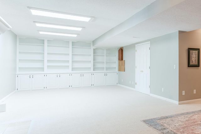 10202 Brookcrest Drive, Evansville, IN 47711