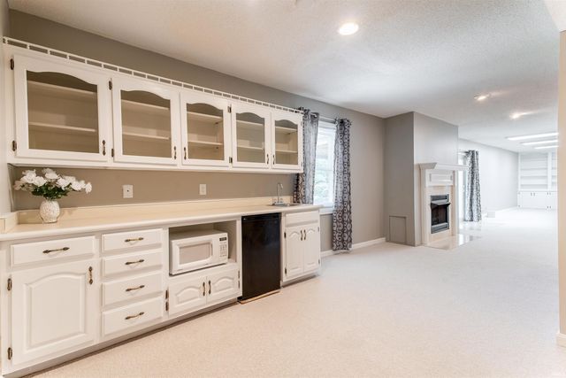 10202 Brookcrest Drive, Evansville, IN 47711