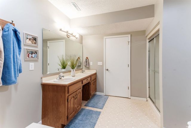 10202 Brookcrest Drive, Evansville, IN 47711