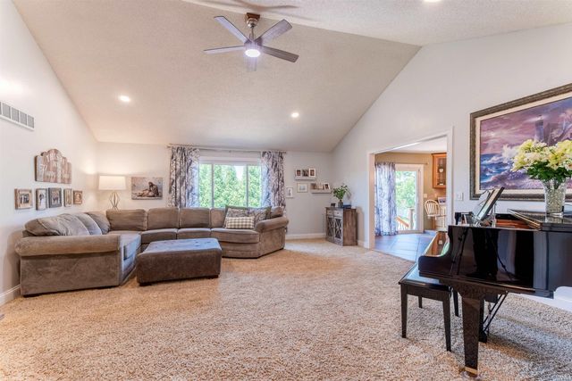 10202 Brookcrest Drive, Evansville, IN 47711