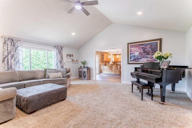 10202 Brookcrest Drive, Evansville, IN 47711
