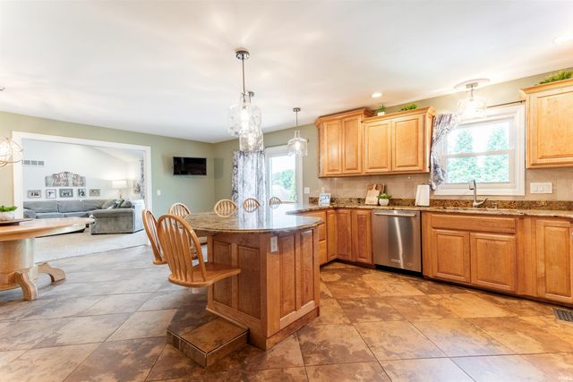 10202 Brookcrest Drive, Evansville, IN 47711