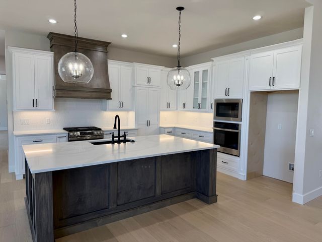 5966 S Holland Avenue, Springfield, MO 65810