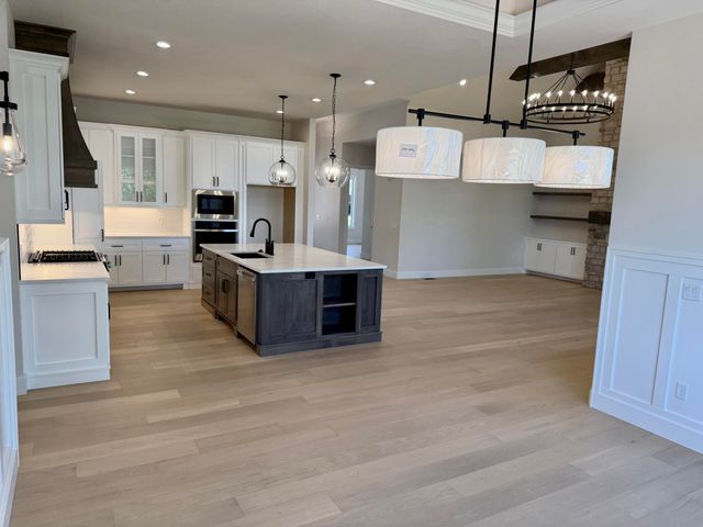 5966 S Holland Avenue, Springfield, MO 65810