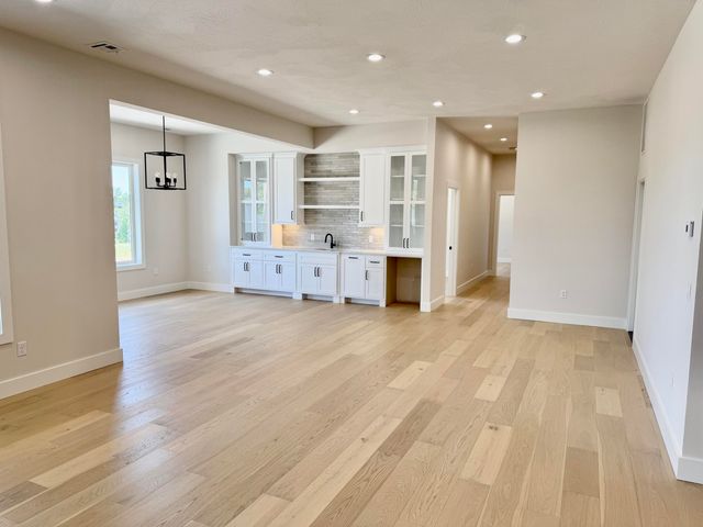5966 S Holland Avenue, Springfield, MO 65810
