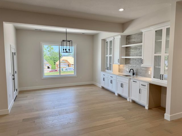 5966 S Holland Avenue, Springfield, MO 65810