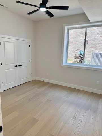 5966 S Holland Avenue, Springfield, MO 65810
