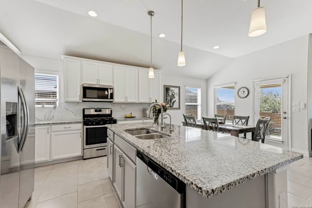 2173 KISKADEE DR, New Braunfels, TX 78132