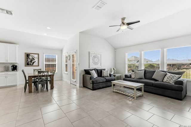 2173 KISKADEE DR, New Braunfels, TX 78132