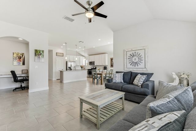 2173 KISKADEE DR, New Braunfels, TX 78132