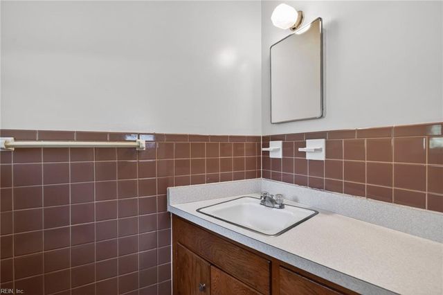 118 Claremont AVE, Hampton, VA 23661