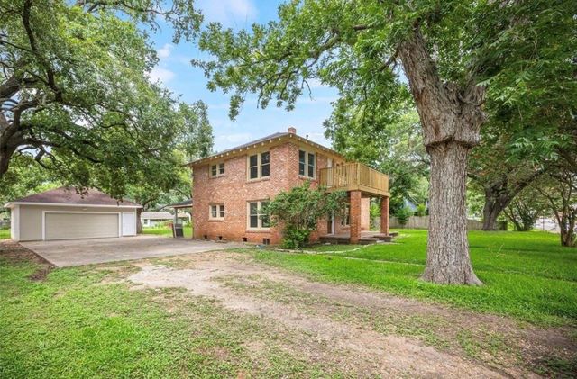 212 W Alabama Street, Wharton, TX 77488