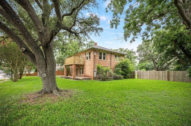 212 W Alabama Street, Wharton, TX 77488